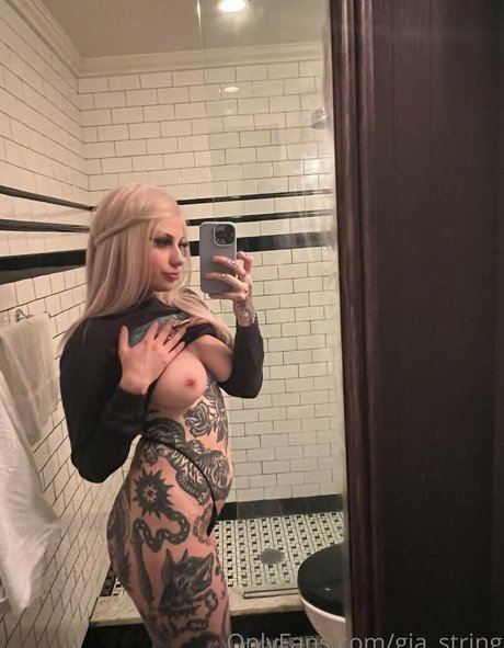 Nacktes geleaktes OnlyFans-Foto von Giastring