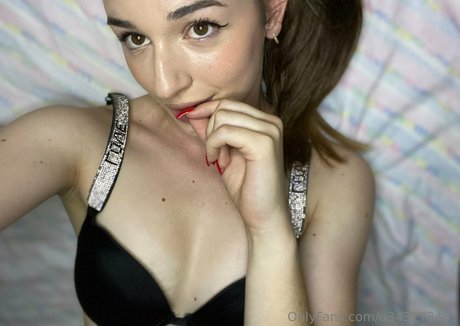 Nacktes geleaktes OnlyFans-Foto von Crlncarolyn