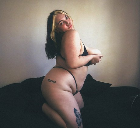 Nacktes geleaktes OnlyFans-Foto von Sophielune