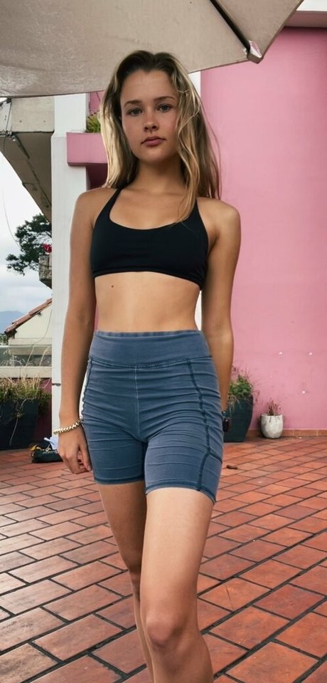 Nacktes geleaktes OnlyFans-Foto von Flowwithsky