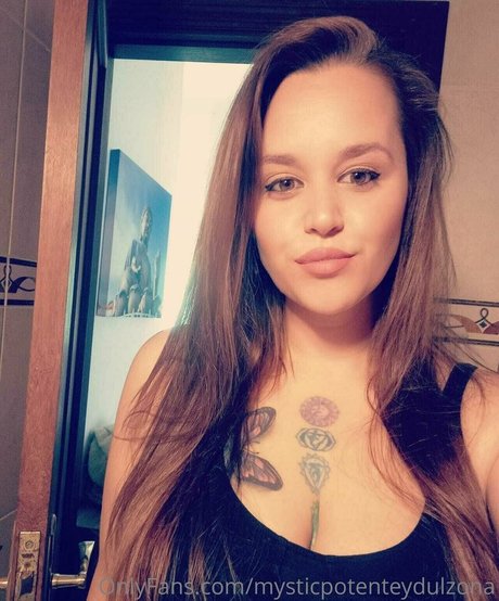 Nacktes geleaktes OnlyFans-Foto von Mysticpotenteydulzona