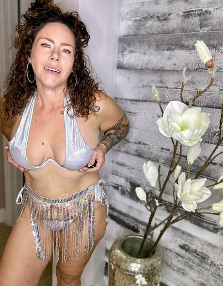 Nacktes geleaktes OnlyFans-Foto von Delovelycurves