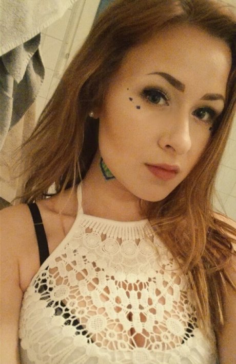Nacktes geleaktes OnlyFans-Foto von Yaboielina