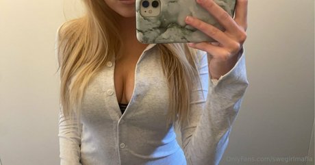 Nacktes geleaktes OnlyFans-Foto von Swegirlmafia