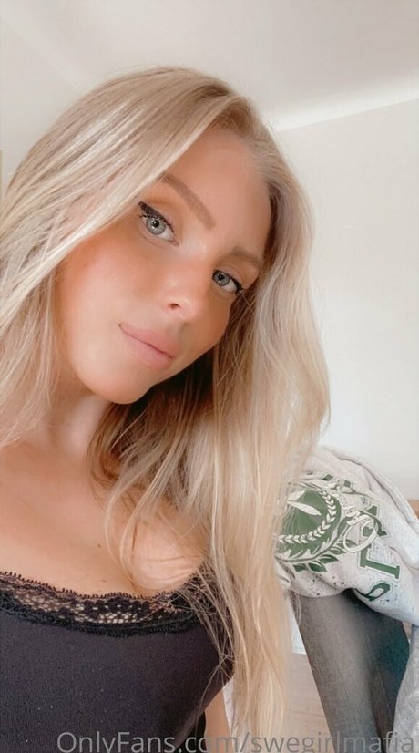 Nacktes geleaktes OnlyFans-Foto von Swegirlmafia