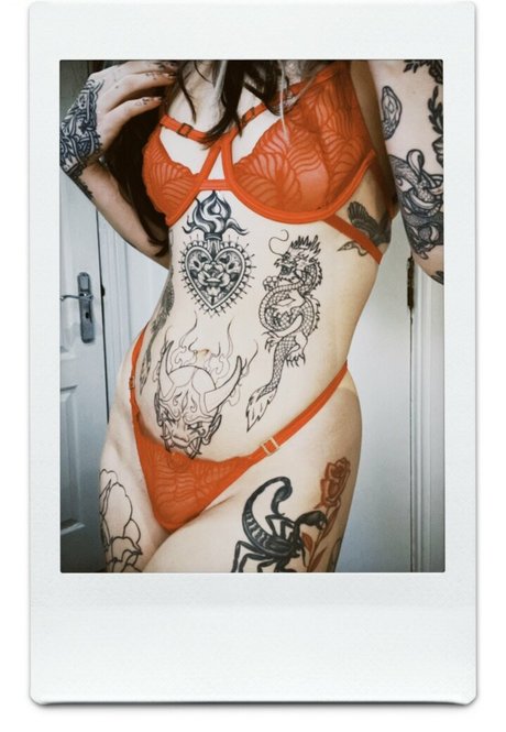 Nacktes geleaktes OnlyFans-Foto von Izzy Siim