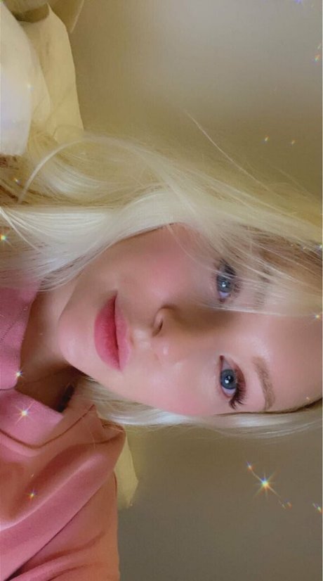 Nacktes geleaktes OnlyFans-Foto von Freshmanblondie18