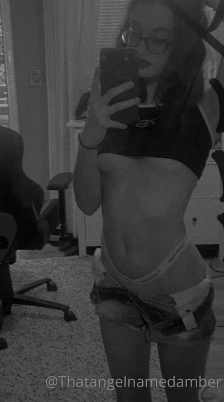 Nacktes geleaktes OnlyFans-Foto von Thatangelnamedamber