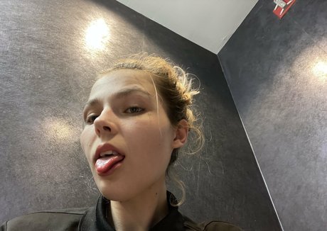 Nacktes geleaktes OnlyFans-Foto von Hereliesviolet