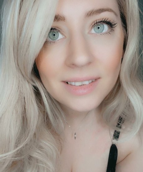 Nacktes geleaktes OnlyFans-Foto von Lottielushloves