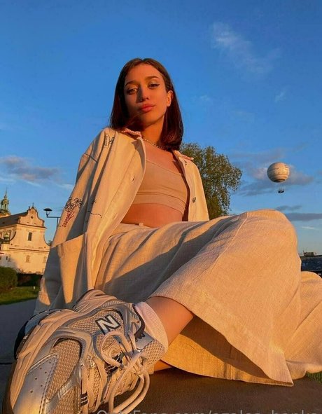 Nacktes geleaktes OnlyFans-Foto von Azaleabanks