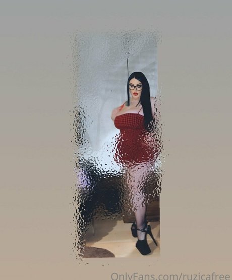 Nacktes geleaktes OnlyFans-Foto von Ruzicafree