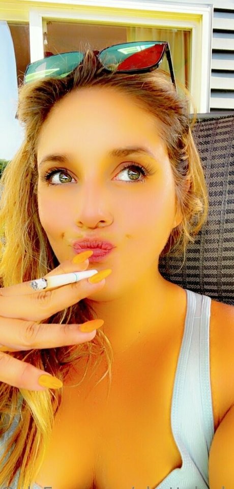 Nacktes geleaktes OnlyFans-Foto von Ghettolaylacinderella