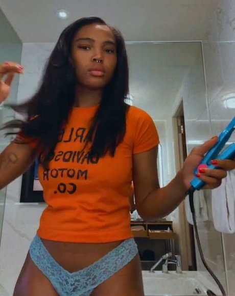 Nacktes geleaktes OnlyFans-Foto von Quenlin Blackwell