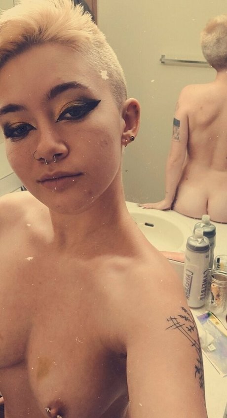 Nacktes geleaktes OnlyFans-Foto von Shy Slytherin