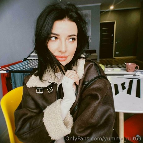 Nacktes geleaktes OnlyFans-Foto von Yummy Nut
