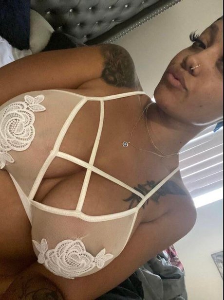 Nacktes geleaktes OnlyFans-Foto von Essence