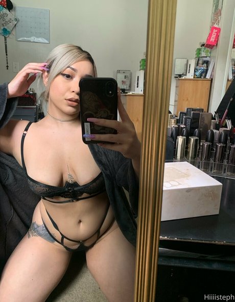 Nacktes geleaktes OnlyFans-Foto von Steph Naomi