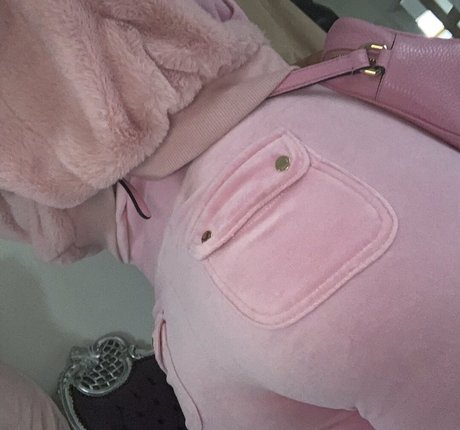 Nacktes geleaktes OnlyFans-Foto von Apollonia Llewellyn