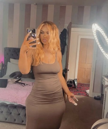 Nacktes geleaktes OnlyFans-Foto von Esmee Dream