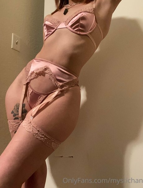 Nacktes geleaktes OnlyFans-Foto von Mystichan