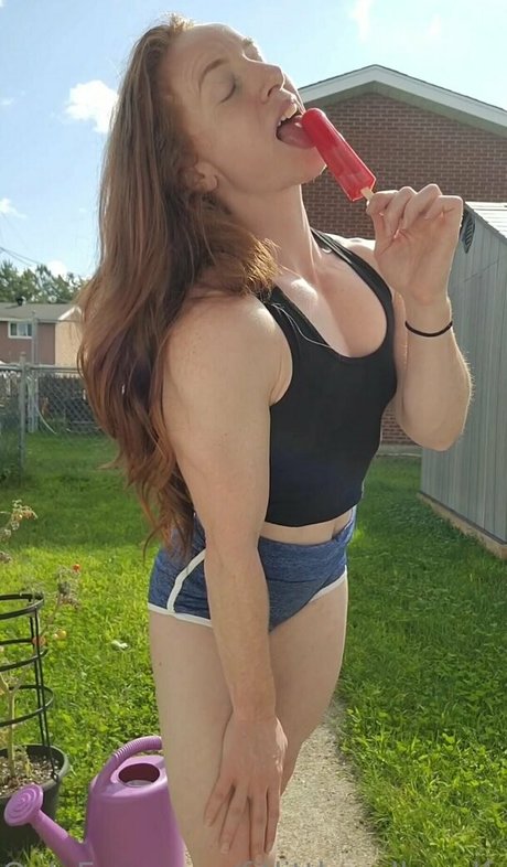 Nacktes geleaktes OnlyFans-Foto von Fitlittleredheadfree
