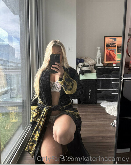 Nacktes geleaktes OnlyFans-Foto von Katerina Carney