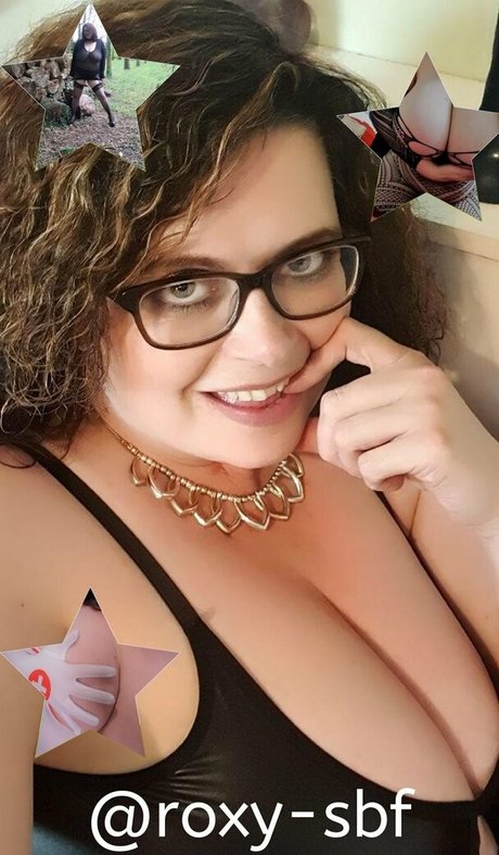Nacktes geleaktes OnlyFans-Foto von Maturebustymom