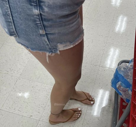 Latina Veronica Soles