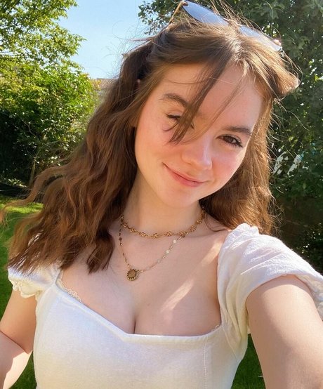 Nacktes geleaktes OnlyFans-Foto von Laura Anne