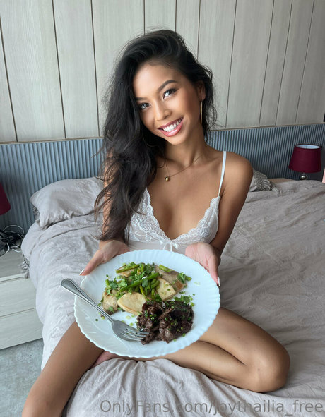 Nacktes geleaktes OnlyFans-Foto von Joythailiafree