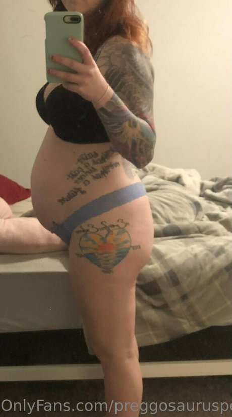 Nacktes geleaktes OnlyFans-Foto von Preggosauruspeach
