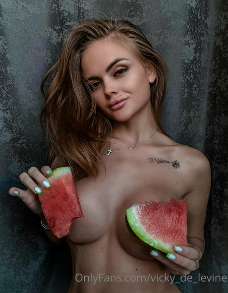 Nacktes geleaktes OnlyFans-Foto von Vickydelevine