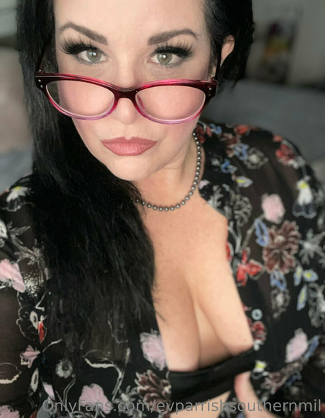 Nacktes geleaktes OnlyFans-Foto von Evparrishsouthernmil