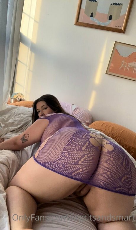 Nacktes geleaktes OnlyFans-Foto von Bigtitsandsmart