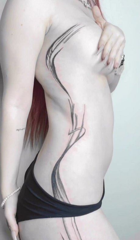 Nacktes geleaktes OnlyFans-Foto von Ilayserah