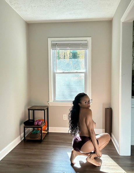 Nacktes geleaktes OnlyFans-Foto von Anya Ivy