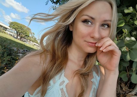 Nacktes geleaktes OnlyFans-Foto von Bellaandersin