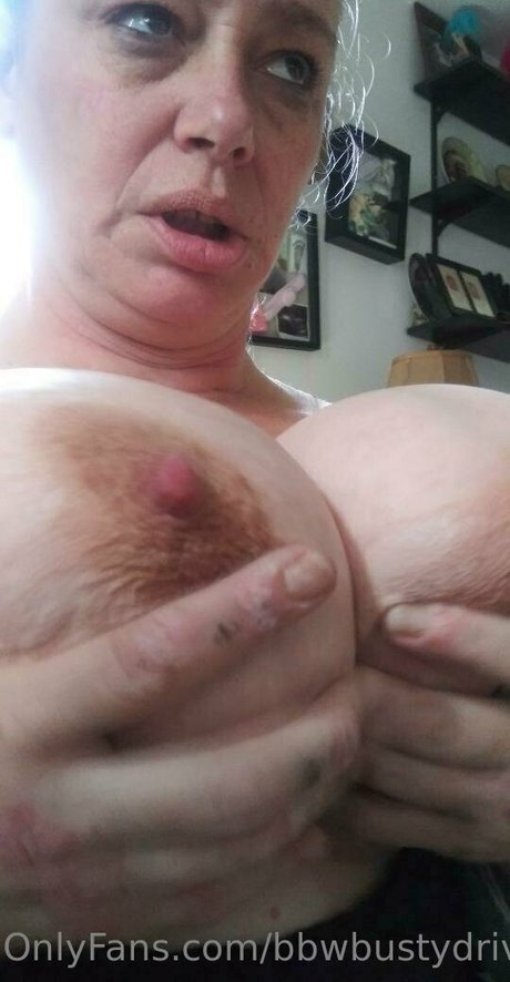 Nacktes geleaktes OnlyFans-Foto von Bbwbustydriver
