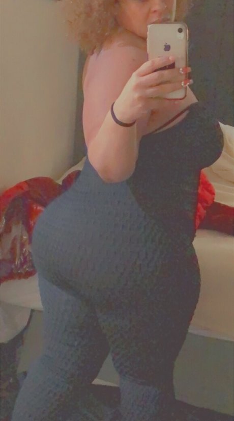 Nacktes geleaktes OnlyFans-Foto von Lolabooty111122