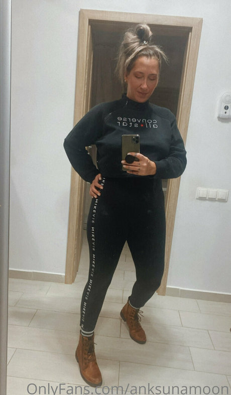 Nacktes geleaktes OnlyFans-Foto von Anksunamoon