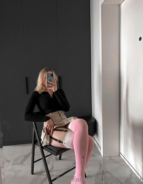 Nacktes geleaktes OnlyFans-Foto von Nensimur