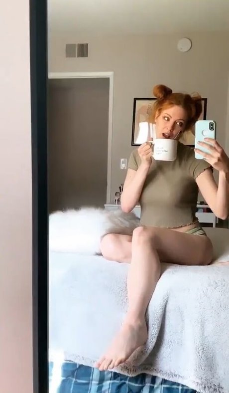 Nacktes geleaktes OnlyFans-Foto von Maidofmight
