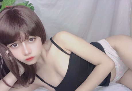 Nacktes geleaktes OnlyFans-Foto von Violet Airis