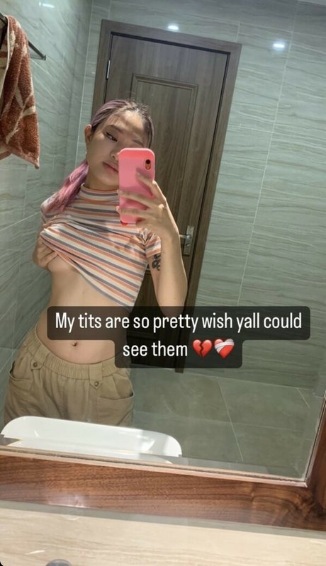 Nacktes geleaktes OnlyFans-Foto von Strawberrybebby