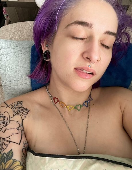 Nacktes geleaktes OnlyFans-Foto von Bellecurves