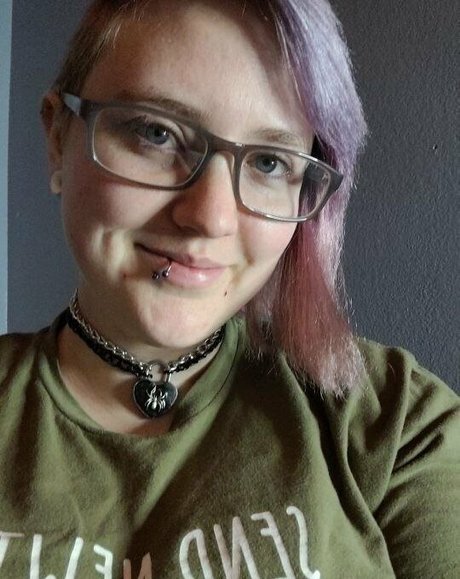 Nacktes geleaktes OnlyFans-Foto von Gothrosie