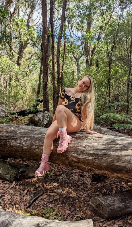 Nacktes geleaktes OnlyFans-Foto von Lovinglexiekent