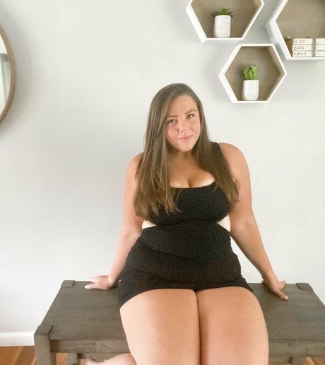 Nacktes geleaktes OnlyFans-Foto von Bbwpeachypop