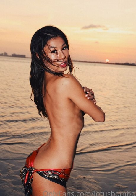Nacktes geleaktes OnlyFans-Foto von Lotusbombb